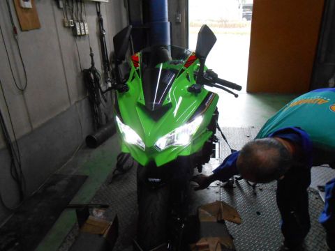 Kawasaki ZX-25R SE KRT-edition 稲村メカ号新車整備開始